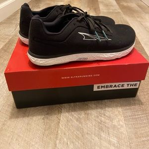 Excellent condition Altra Escalante 2